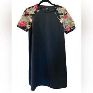 Emery Rose Women’s Black Crepe Shift Dress with Sheer Floral Sleeves Sz Small